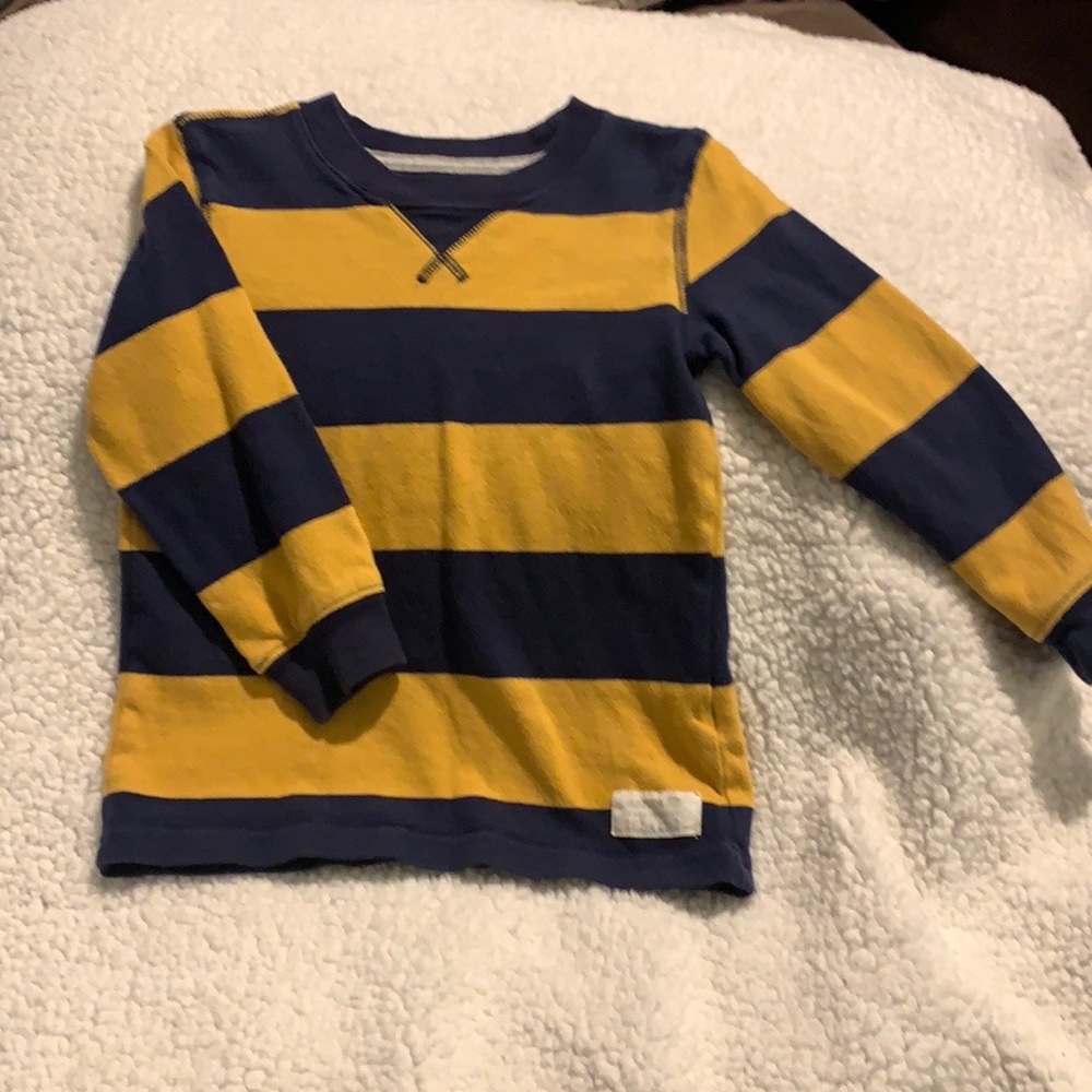 Carter’s 3T Navy Blue & Yellow Long Sleeve Pull-Over. Excellent condition!